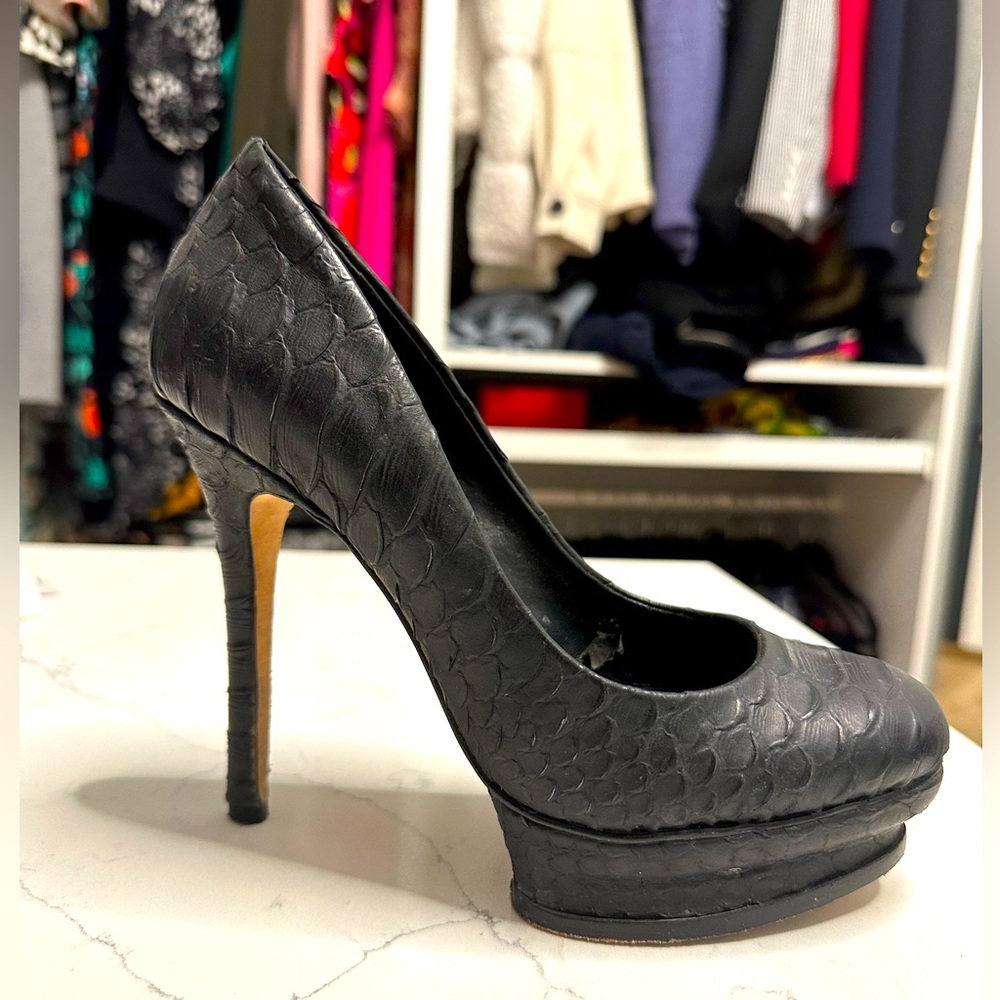 BCBG leather platform pumps
